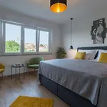 Sylvia Center פולה