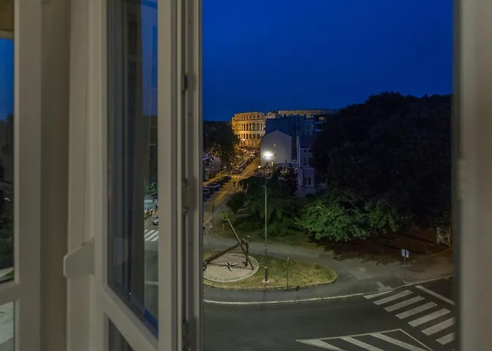 아파트 Sylvia Center 풀라