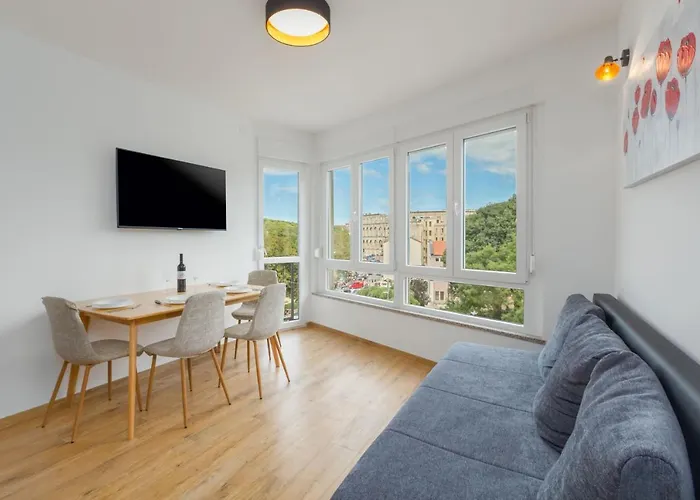 Sylvia Center 아파트