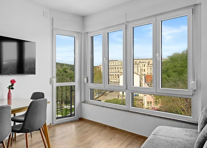 아파트 Sylvia Center *